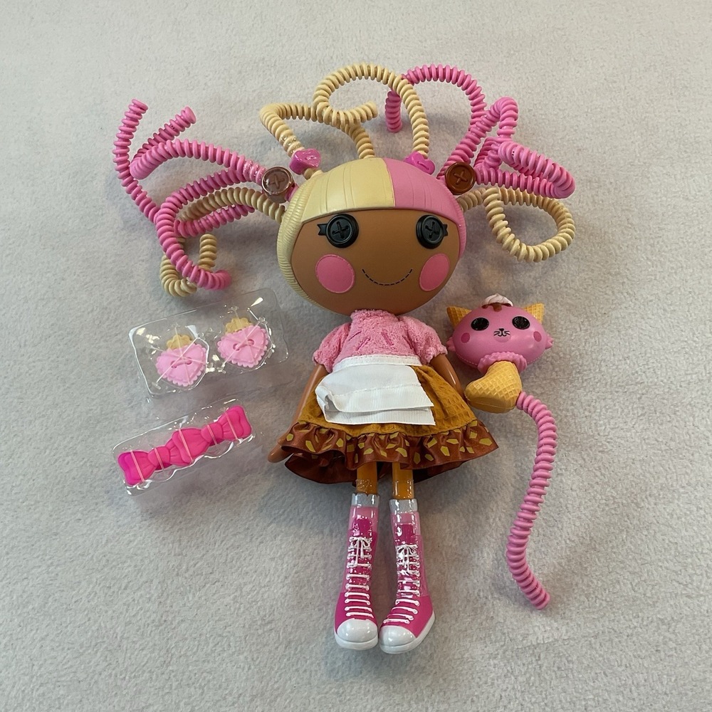 Lalaloopsy Doll Silly Hair Scoops Waffle Cone Full Size Pet Cat Dress Boots